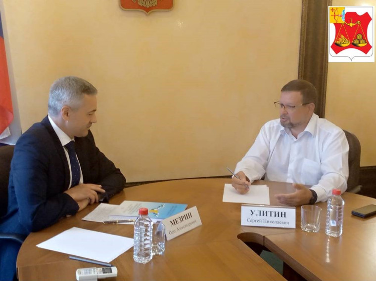 Встреча руководителя аппарата Приемной Олега Мезрина с председателем Общественной палаты Кировской области Сергеем Улитиным. Встреча руководителя аппарата Приемной Олега Мезрина с председателем Общественной палаты Кировской области Сергеем Улитиным.