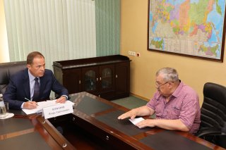 За вклад в организацию работы по обеспечению общественного порядка и безопасности в период подготовки и проведения выборов Президента Российской Федерации на территории поощрены правами полпреда Константин Селянин, начальник УМВД России по Кировской облас. За вклад в организацию работы по обеспечению общественного порядка и безопасности в период подготовки и проведения выборов Президента Российской Федерации на территории поощрены правами полпреда Константин Селянин, начальник УМВД России по Кировской облас.
