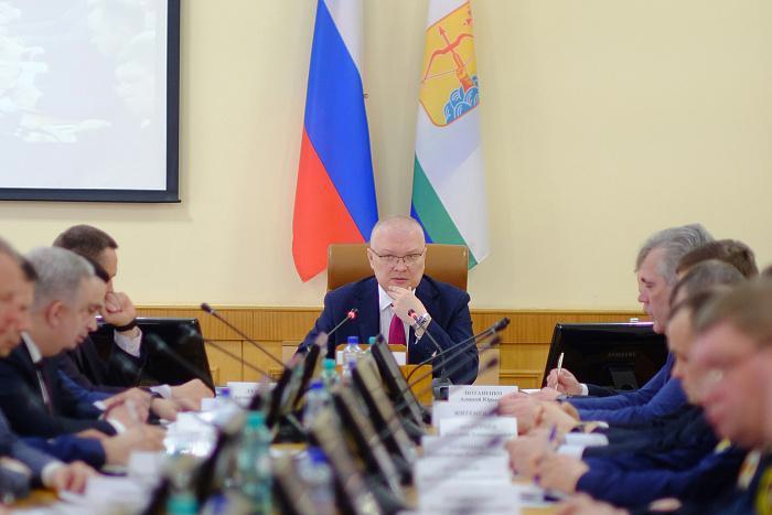 В Кировской области с семьями участников СВО будут заключать социальный военный контракт. В Кировской области с семьями участников СВО будут заключать социальный военный контракт.