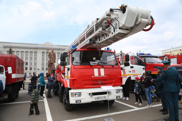 День пожарной охраны отметили в Кировской области. День пожарной охраны отметили в Кировской области.